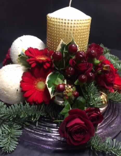 Centrotavola con piatto in vetro e candela 