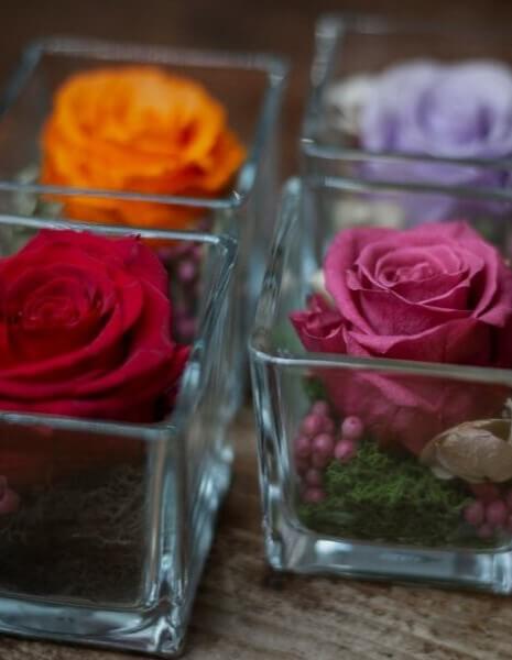 Cubo in vetro con Rosa Stabilizzata Cubo in vetro con Rosa Stabilizzata